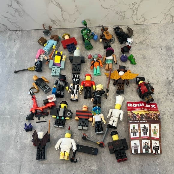 Roblox large lot of figurine toys - Picture 11 of 15